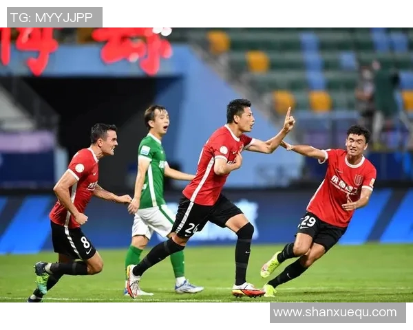 成都与广州足球队的较量分析与赛后总结探讨力量对比与战术应用 成都与广州足球队的较量分析与赛后总结探讨力量对比与战术应用